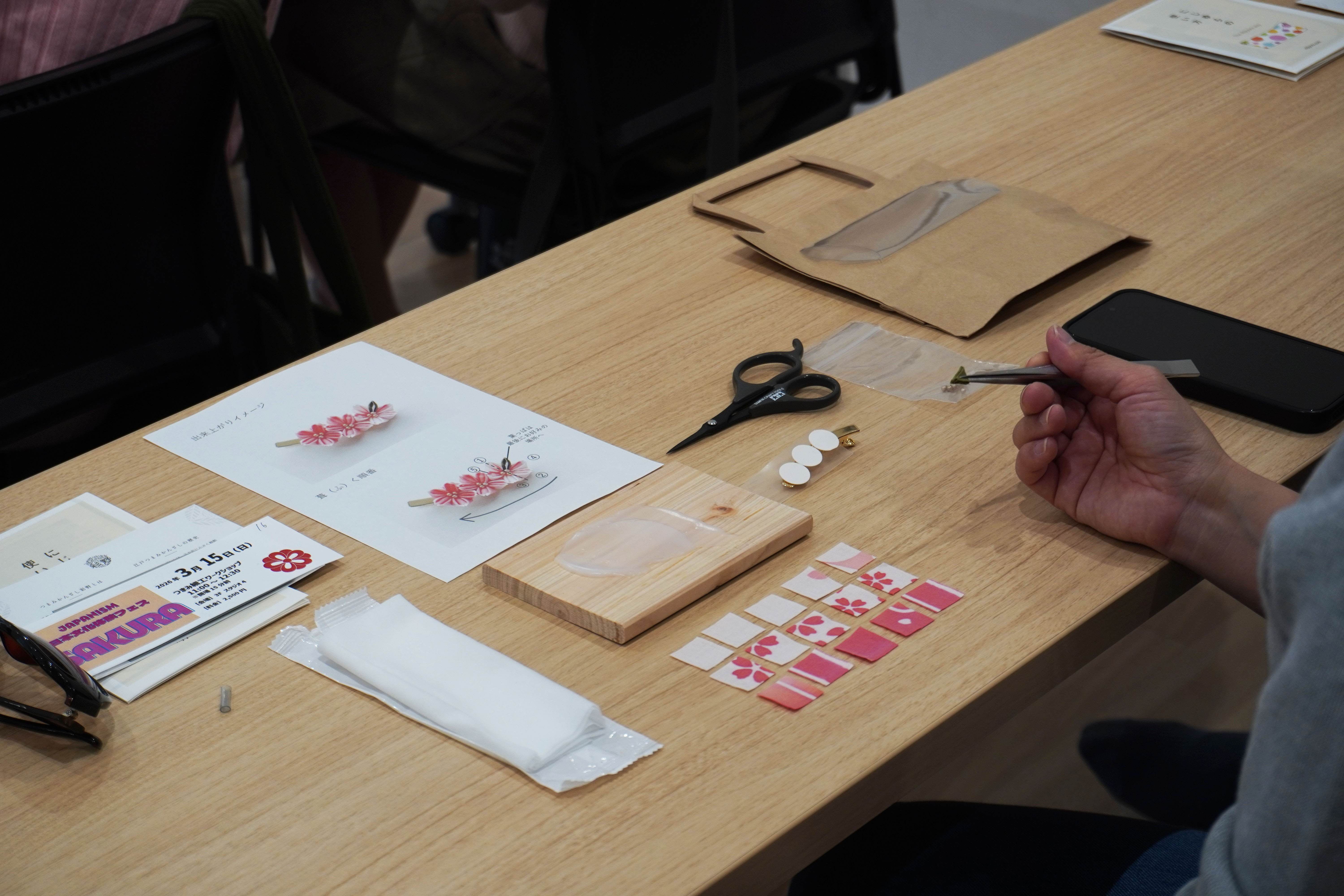 『見て、触れて、聞いて、学ぶ！JAPANISM 日本文化体験フェス～SAKURA～』つまみ細工ワークショップ