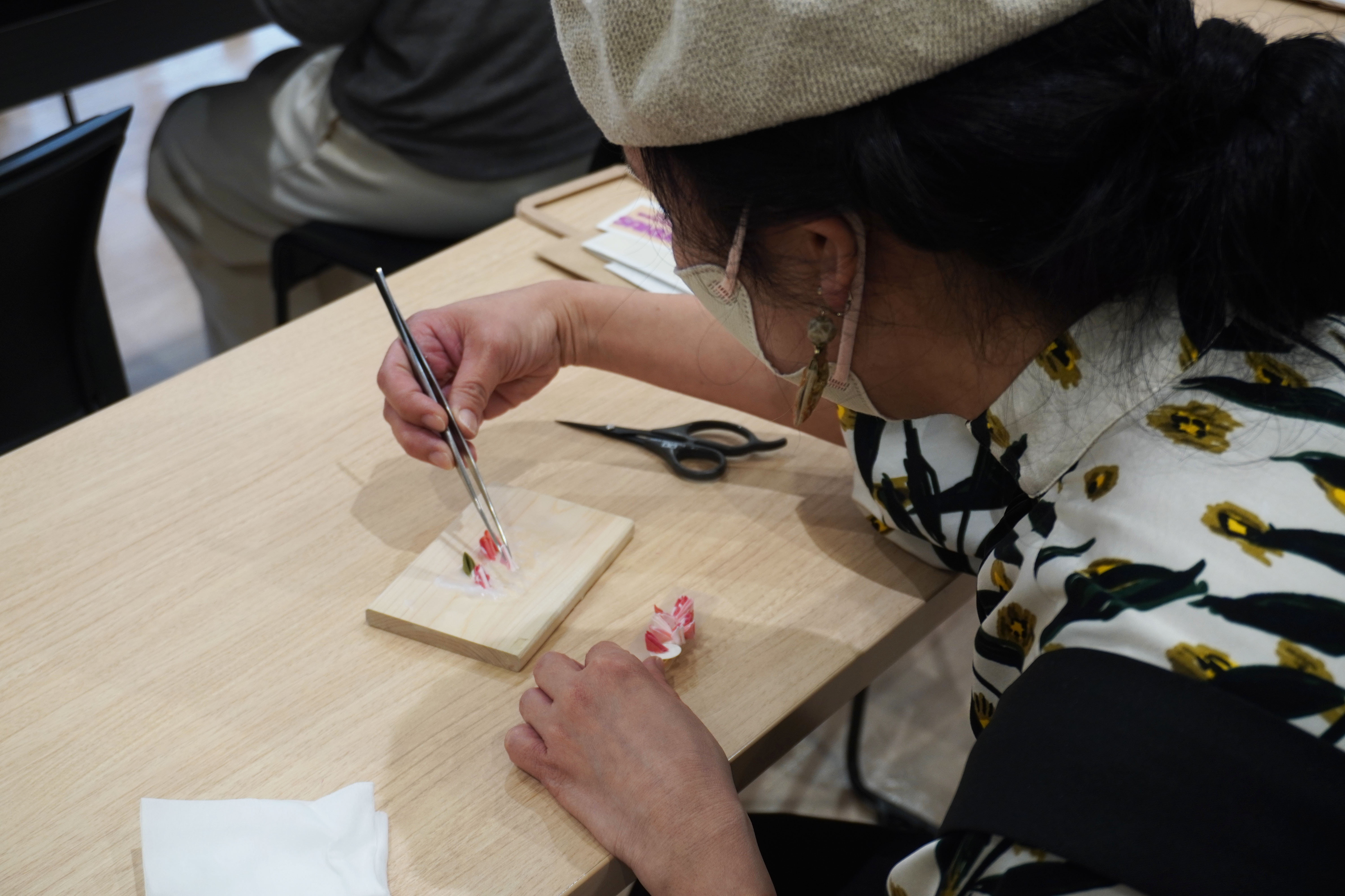 『見て、触れて、聞いて、学ぶ！JAPANISM 日本文化体験フェス～SAKURA～』つまみ細工ワークショップ