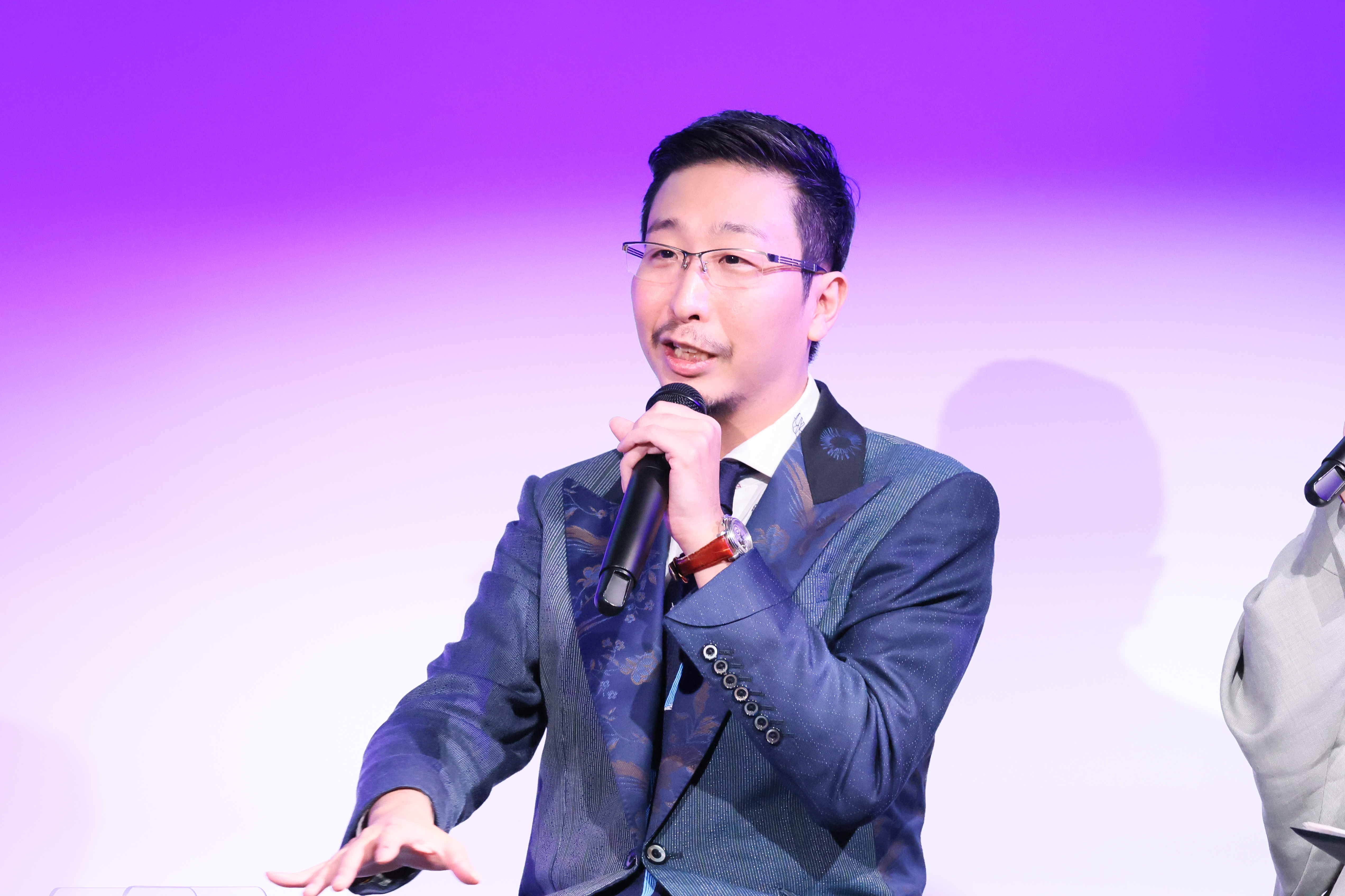 ホスト 戸部和久氏