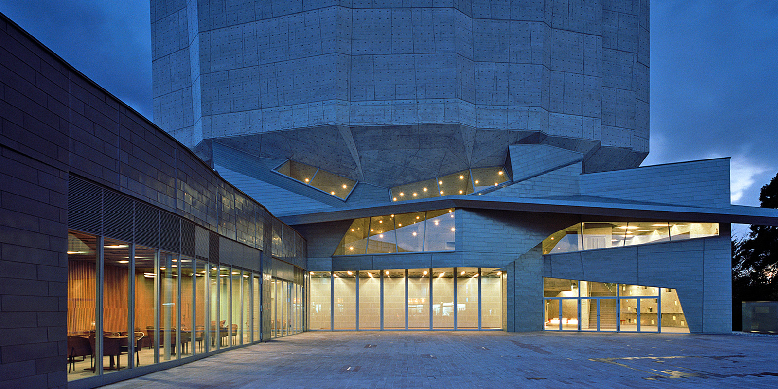 Yurihonjo City Cultral Center KADARE