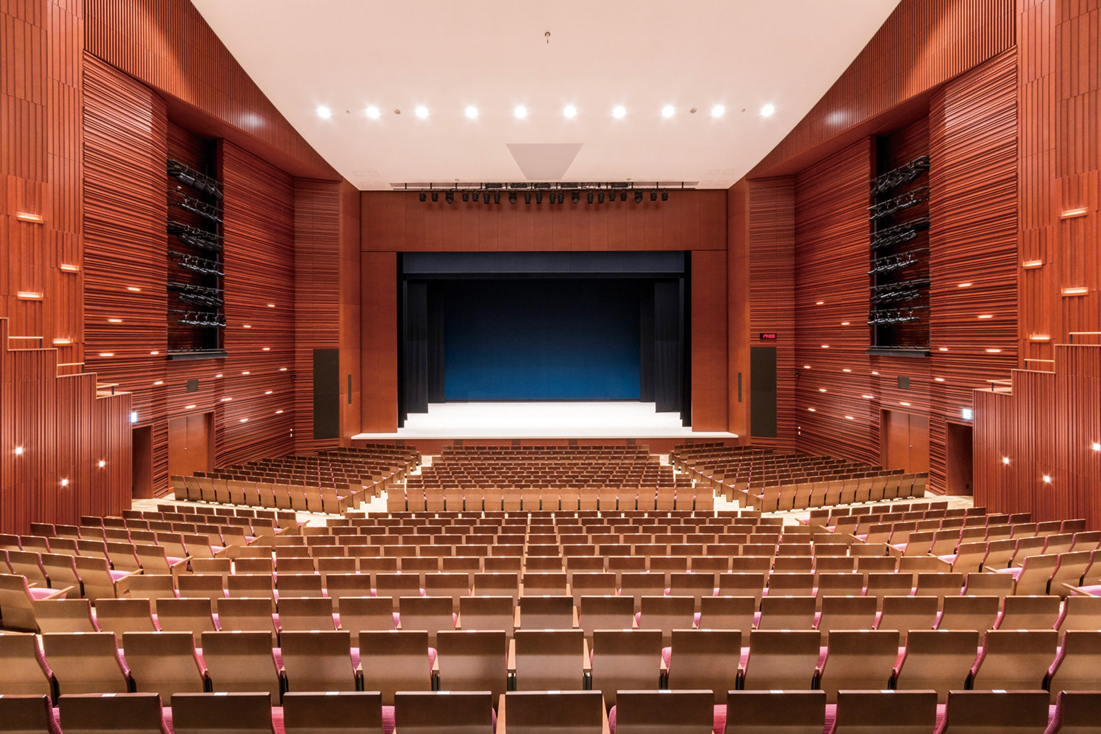 Shirakawa Performing Arts Theatre Hall cominess