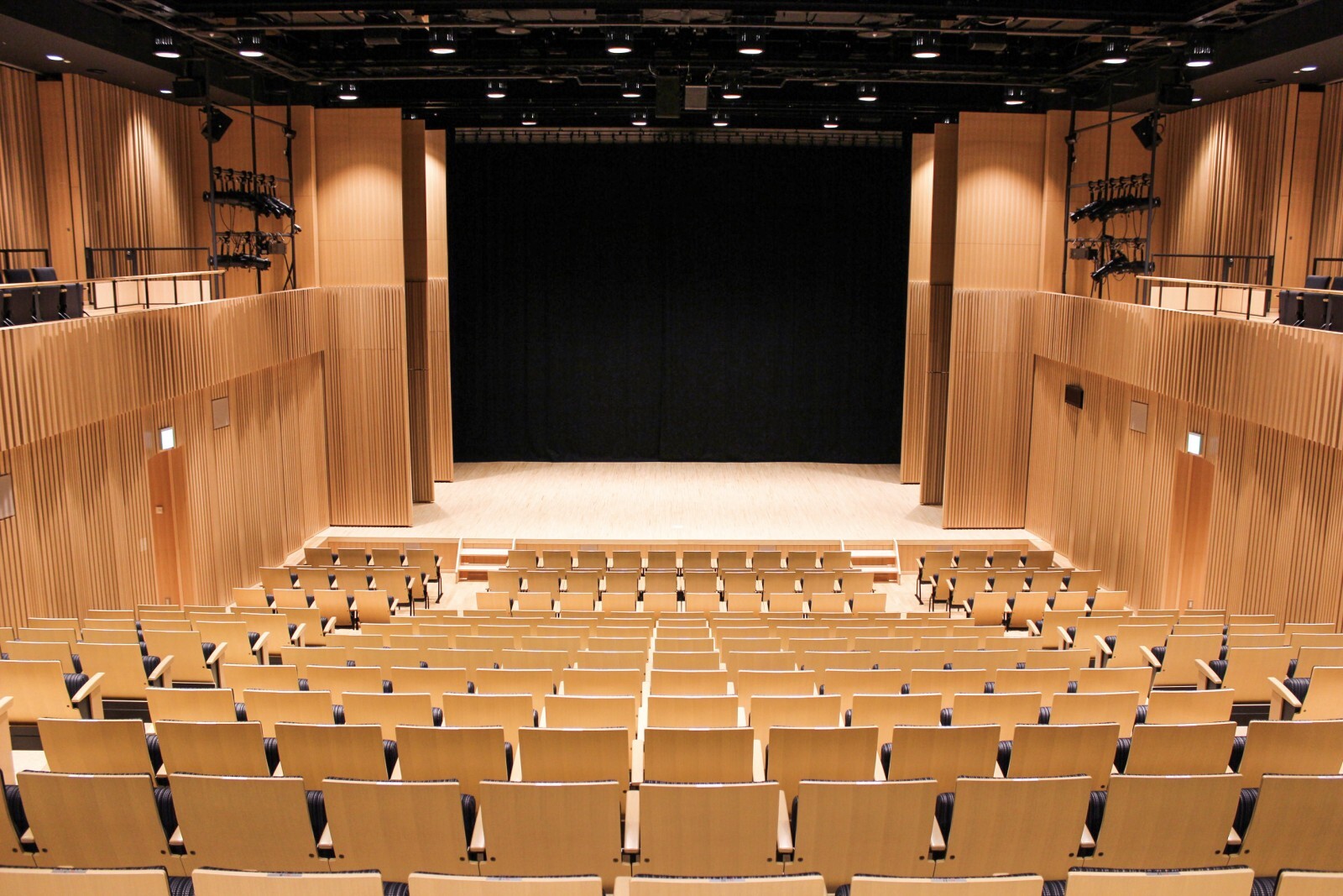Shirakawa Performing Arts Theatre Hall cominess