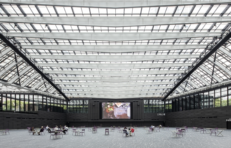 SHINJUKU SUMITOMO BUILDING SANKAKU HIROBA