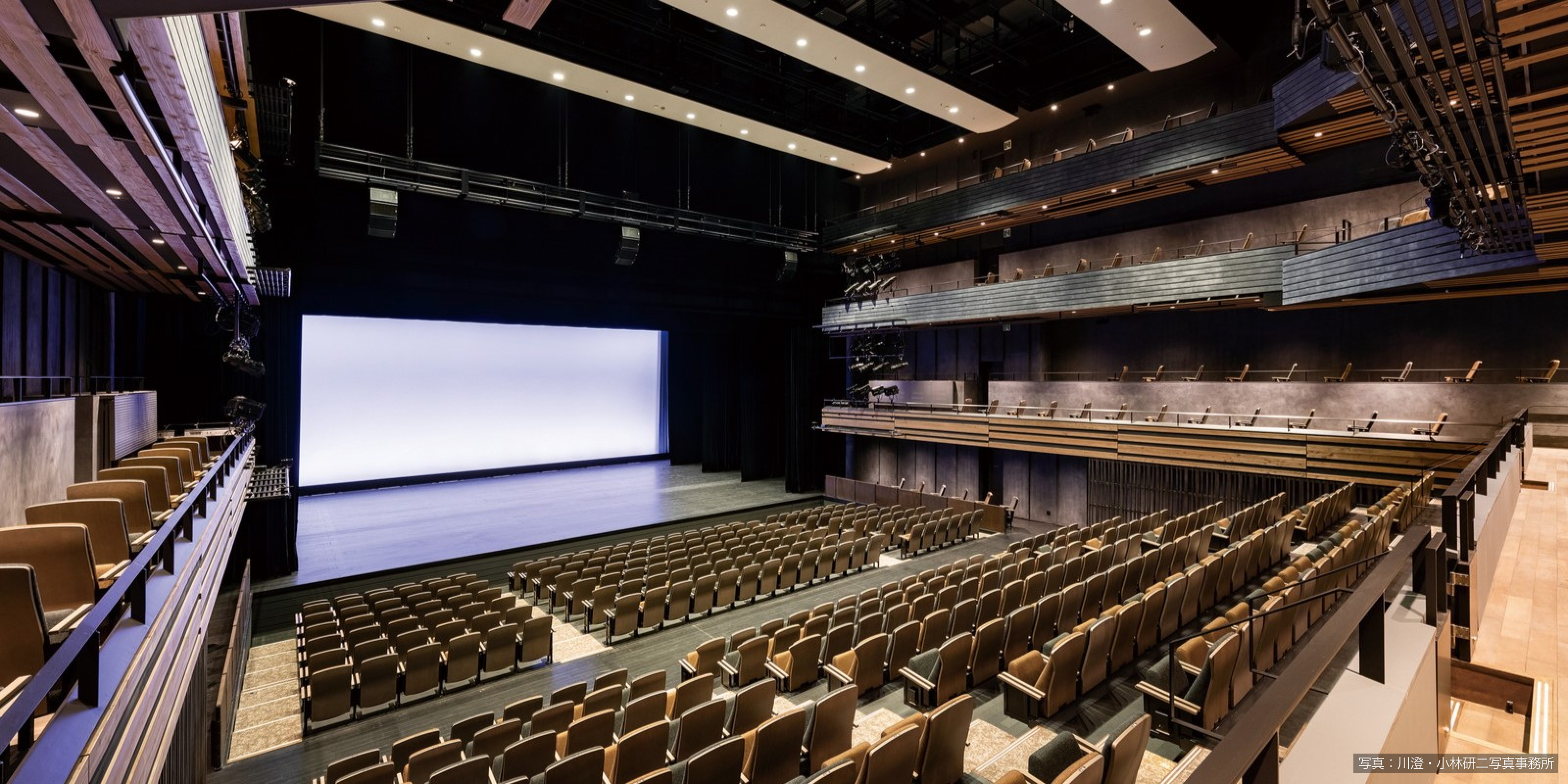 AUBADE HALL, MIDDLE HALL