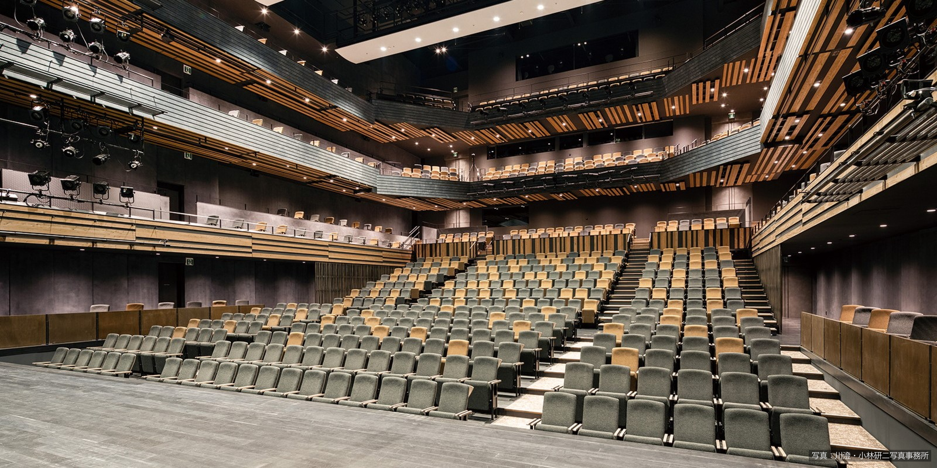 AUBADE HALL, MIDDLE HALL