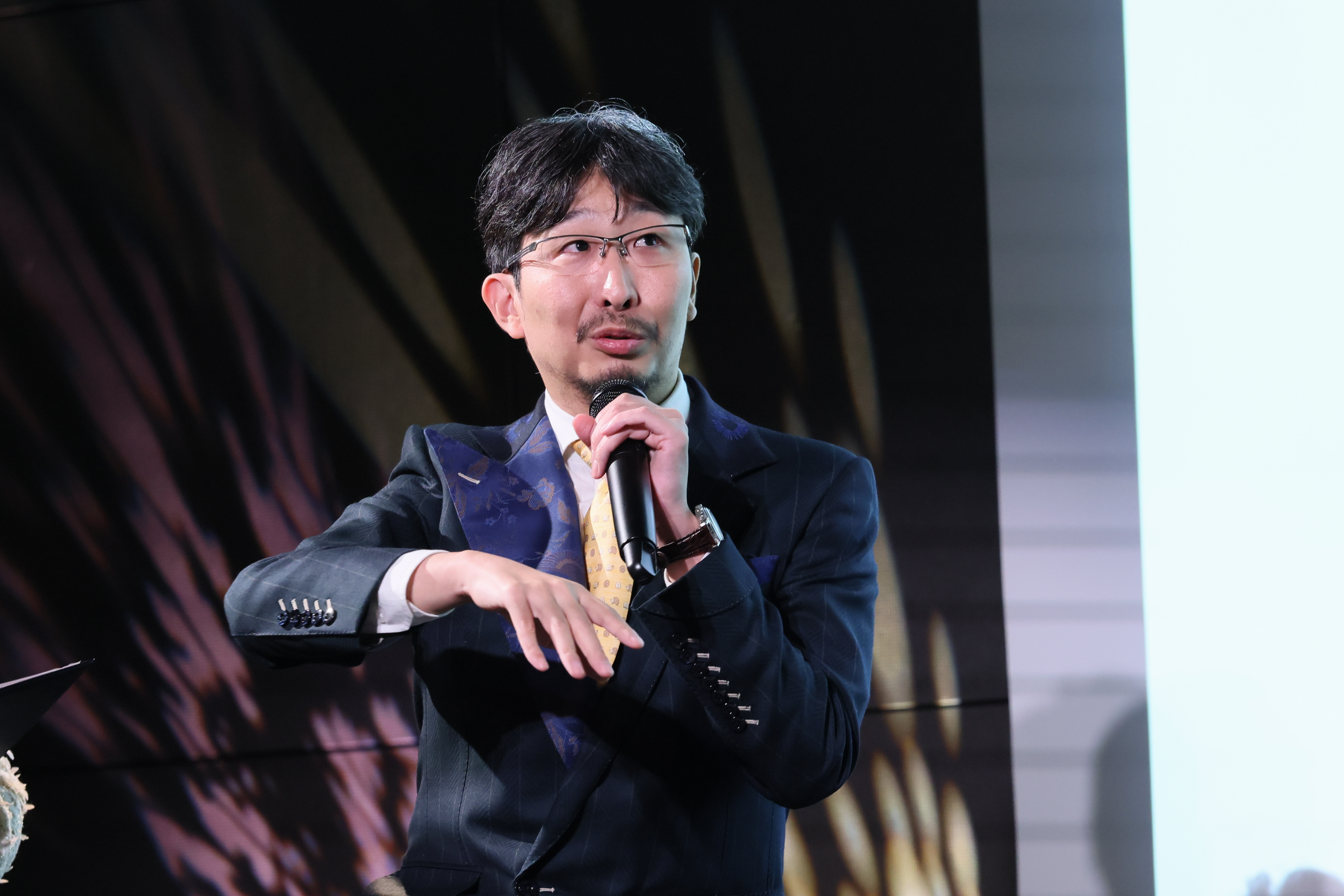 ホスト 戸部和久氏